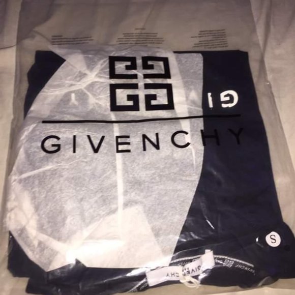 Givenchy T Shirt - Picture 6 of 6